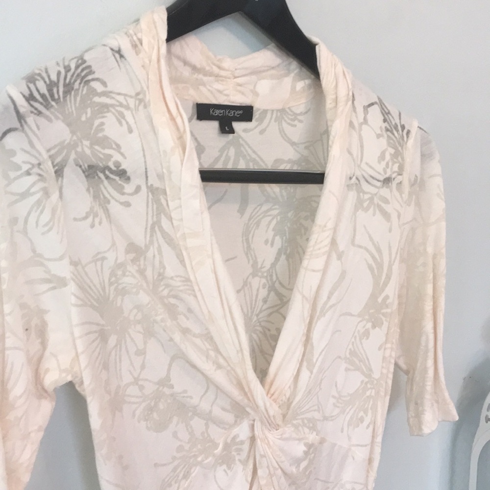 Karen Kane shear V neck top in Size Large
